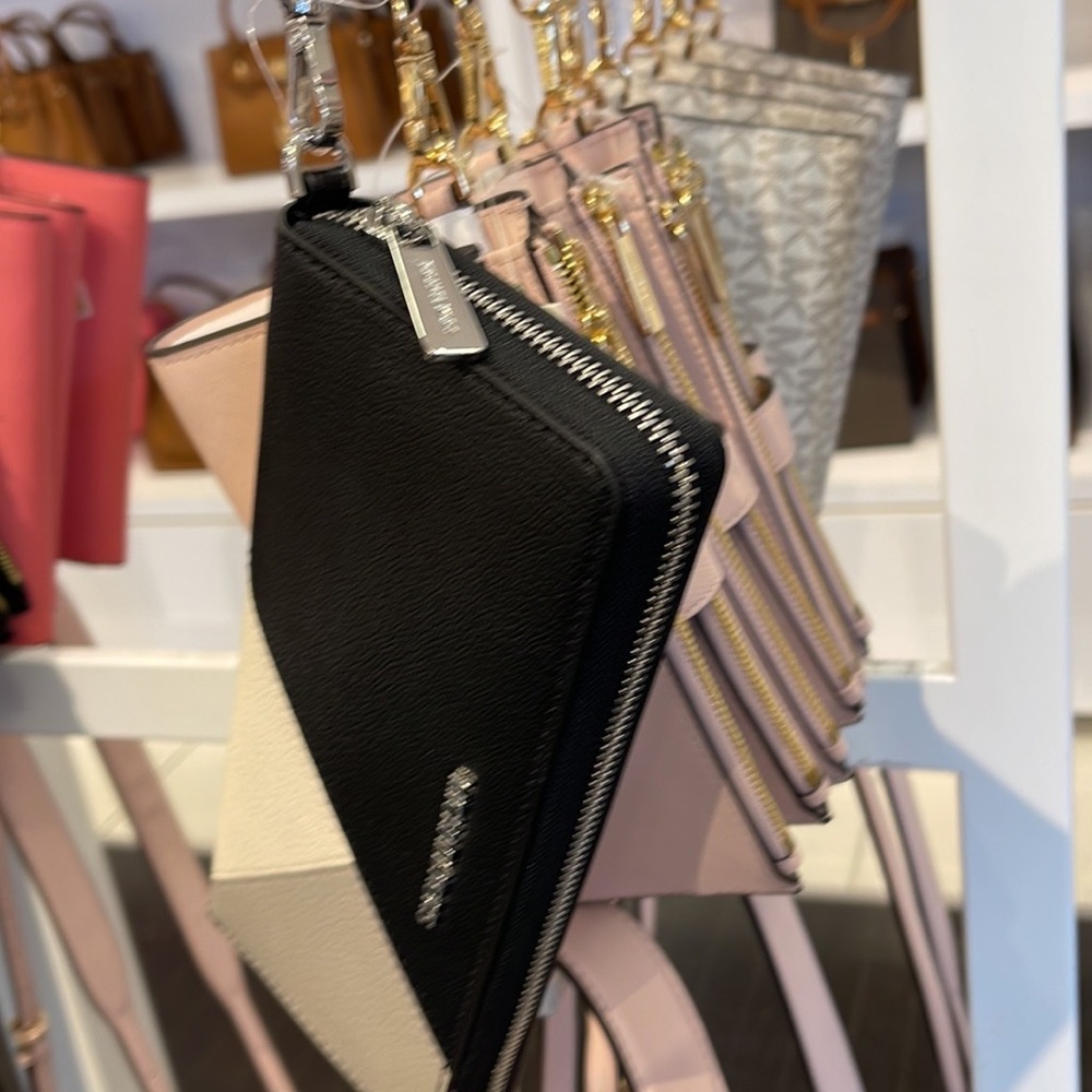 MICHAEL KORS LARGE TRAVEL CONTINENTAL WRISTLET WALLET PHONEHOLDER Black Multi - Picture 5 of 16